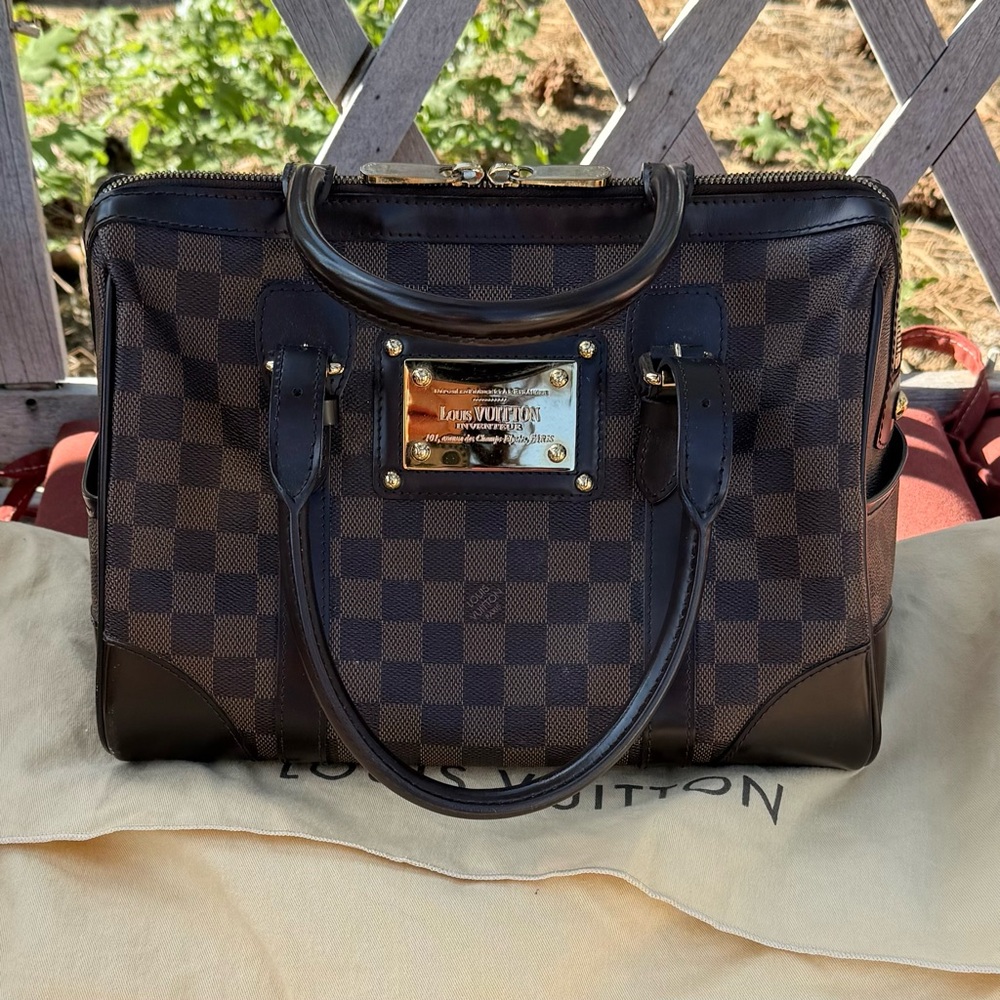 Pristine Authentic Louis Vuitton Berkeley Damier Ebene